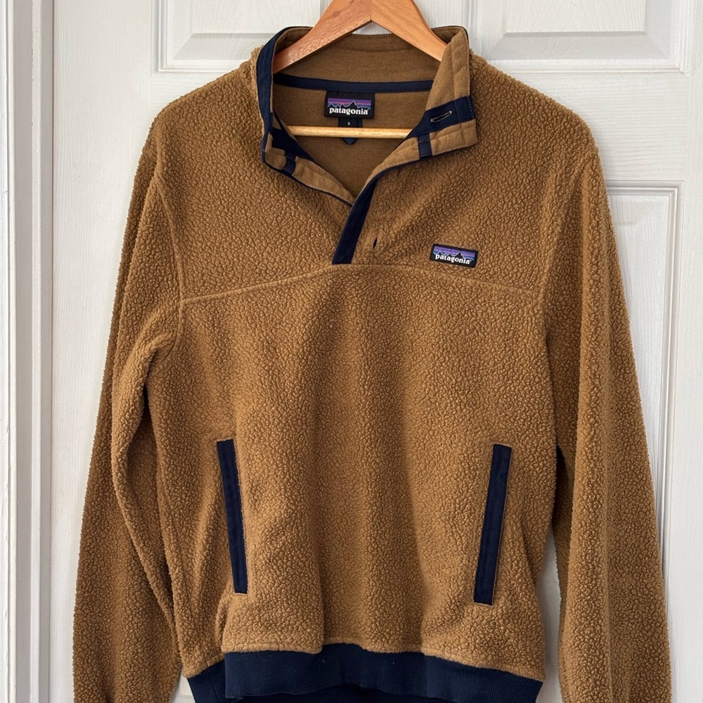 Patagonia Tan and Navy Fleece Jacket